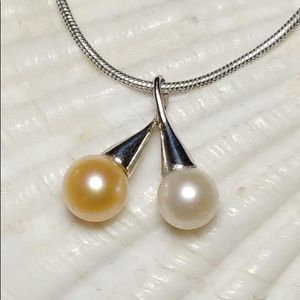 Double pearl pendant